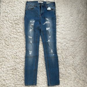 Pacsun (Bullhead) high rise skinny (ripped) jean in size 7